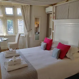 Frühstückspension The House Boutique - In-room Breakfast - Free Parking ****